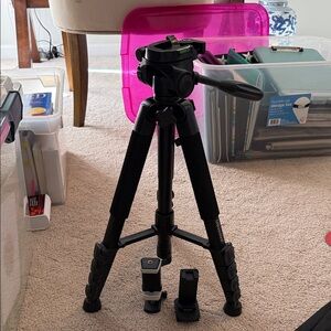 Versatile Black Tripod for Cameras